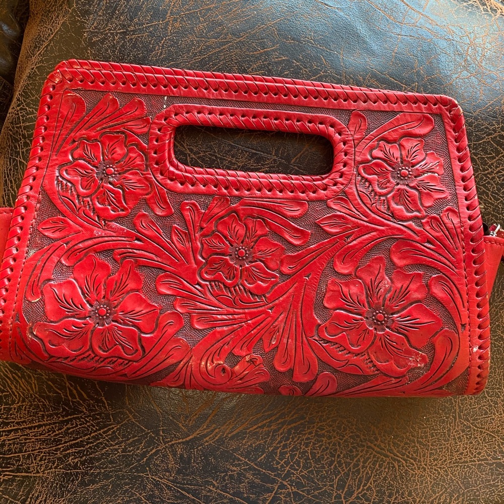 Que Chula clutch